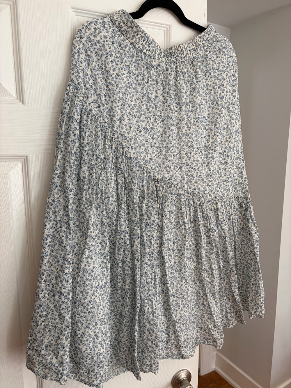 American Eagle Outfitters White and Blue Floral Tiered Midi Skirt